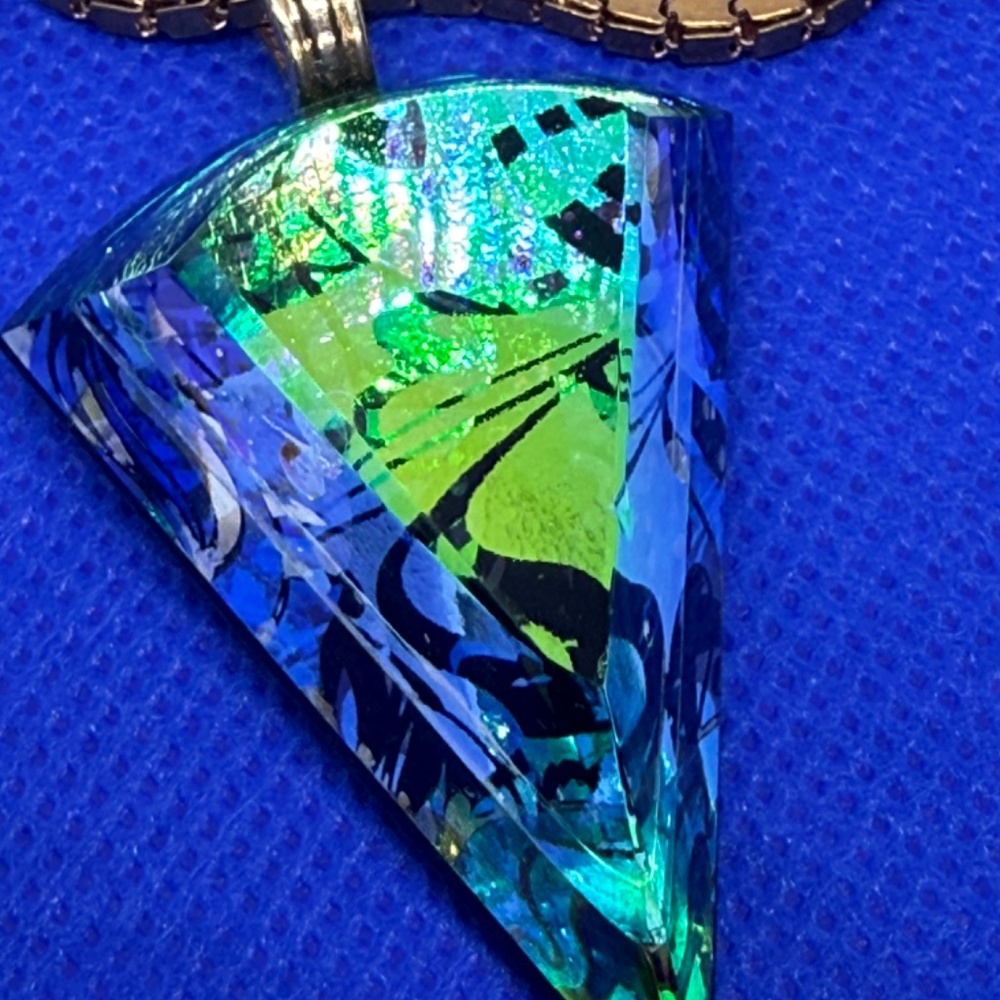 4D In Green - Picture 3 of 3